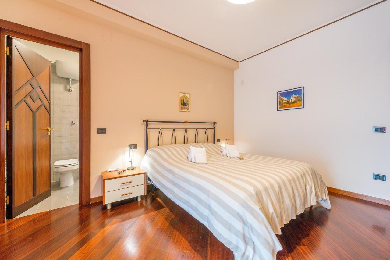 A Casa Di Sara Ermy Bed & Breakfast Bari Luaran gambar
